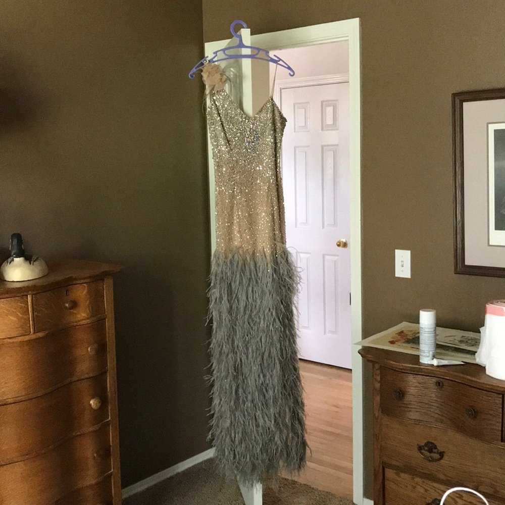 Gorgeous Mac Duggal Gown, size 8